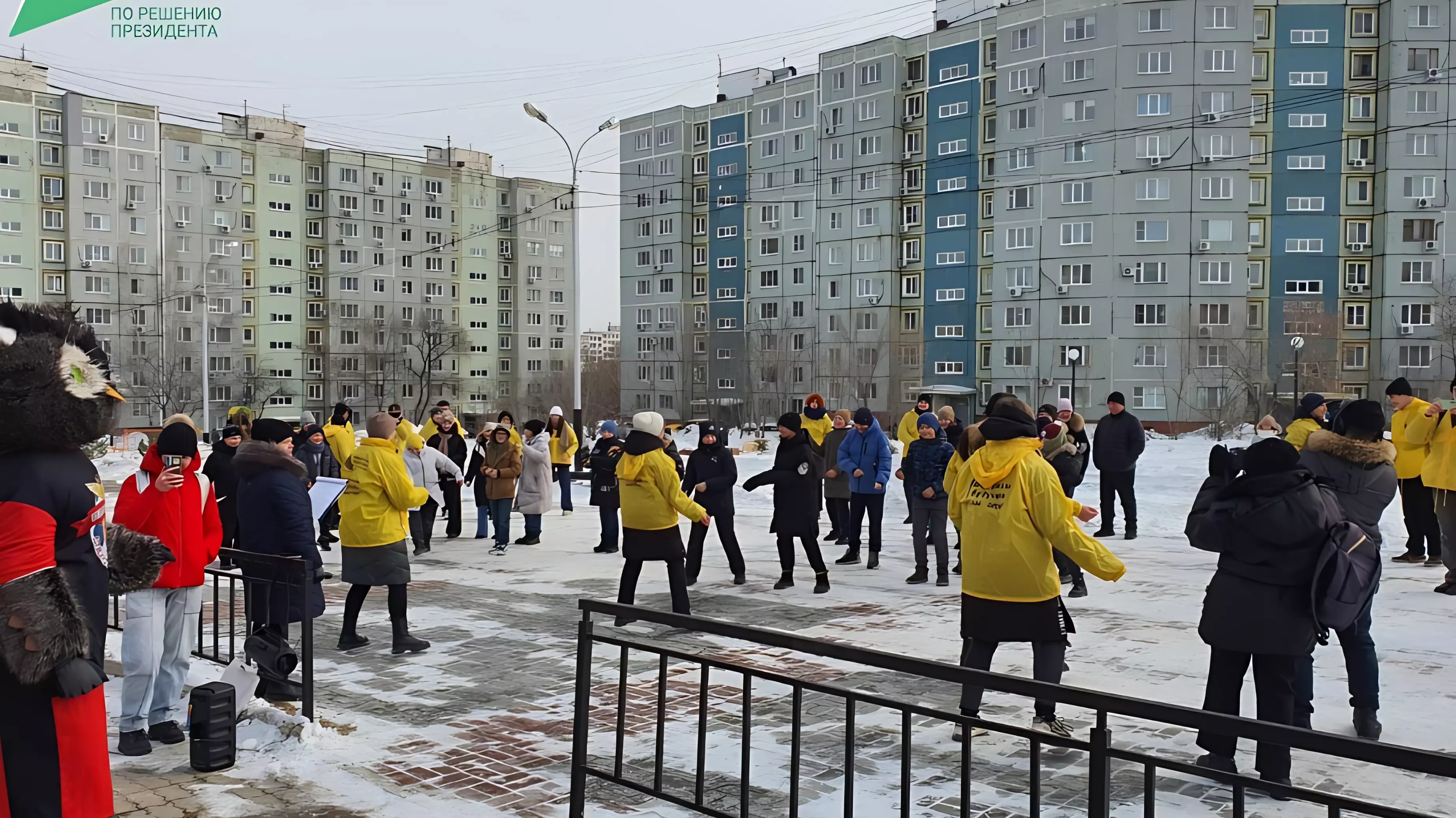 Молодежь Хабаровска проводила зиму на новой площади возле памятника Морякам Амурцам