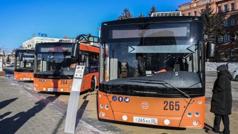 Троллейбусы выигрывают битву с автобусами в Хабаровске