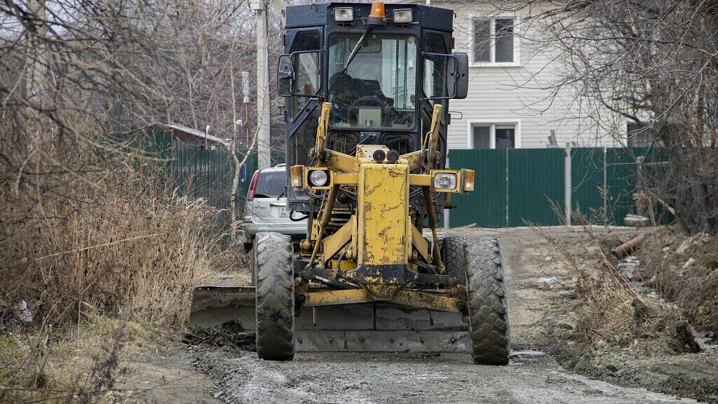 По поручению мэра Сергея Кравчука в Хабаровске идет ремонт дорог частного сектора