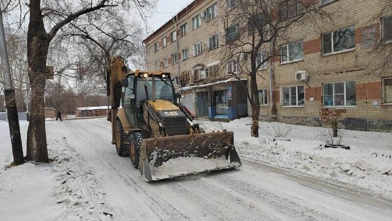 Активная уборка снега продолжается в Индустриальном районе Хабаровска