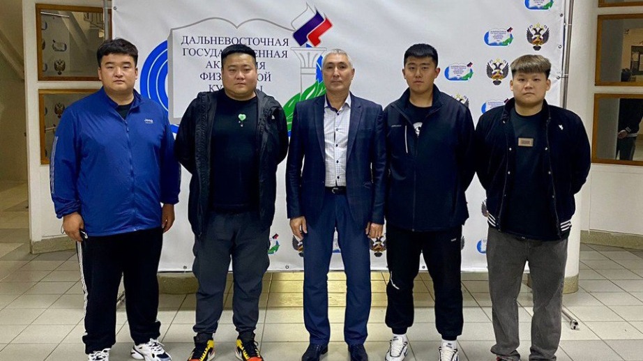 Китайцы изучают русский хоккей в Хабаровске
