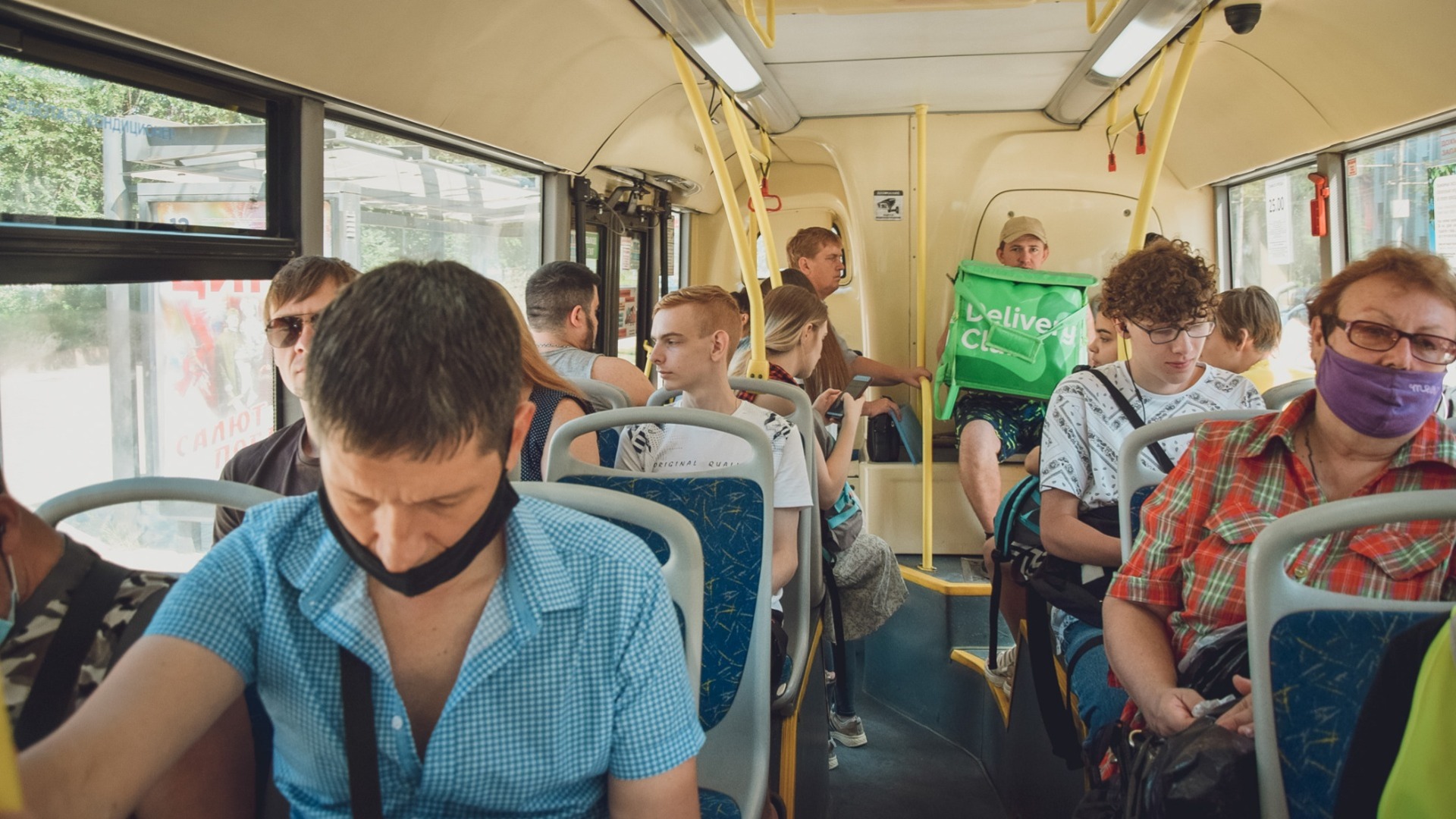 Попрошайки досаждают пассажирам в автобусах Хабаровска
