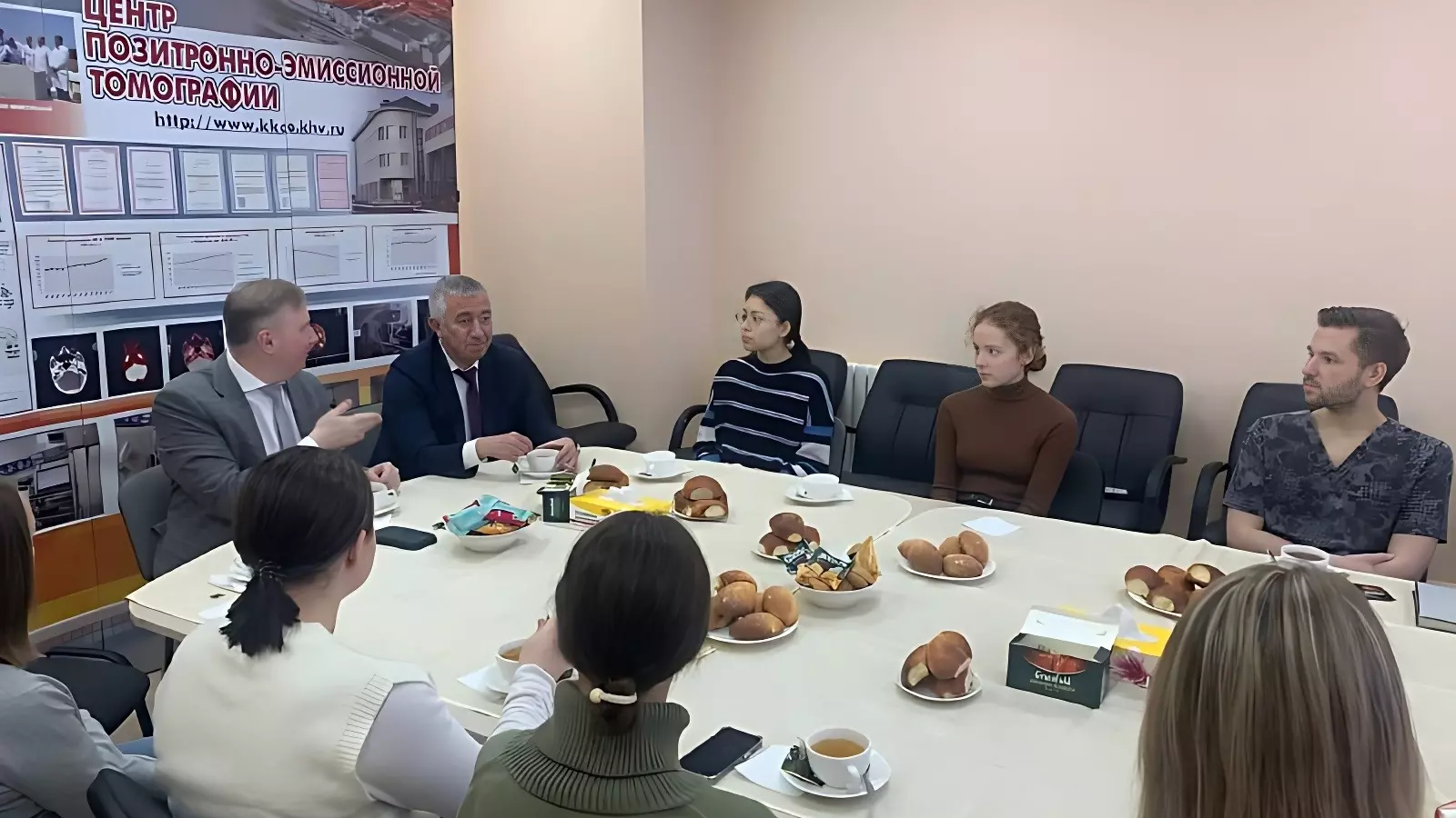 Чаем напоил студентов министр здравоохранения Хабаровского края
