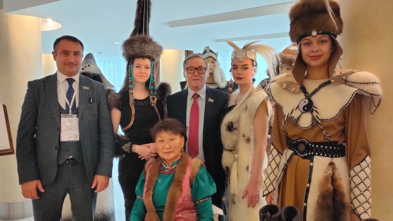 Модельер из Агинского представила свои этнические наряды в Ханты-Мансийске