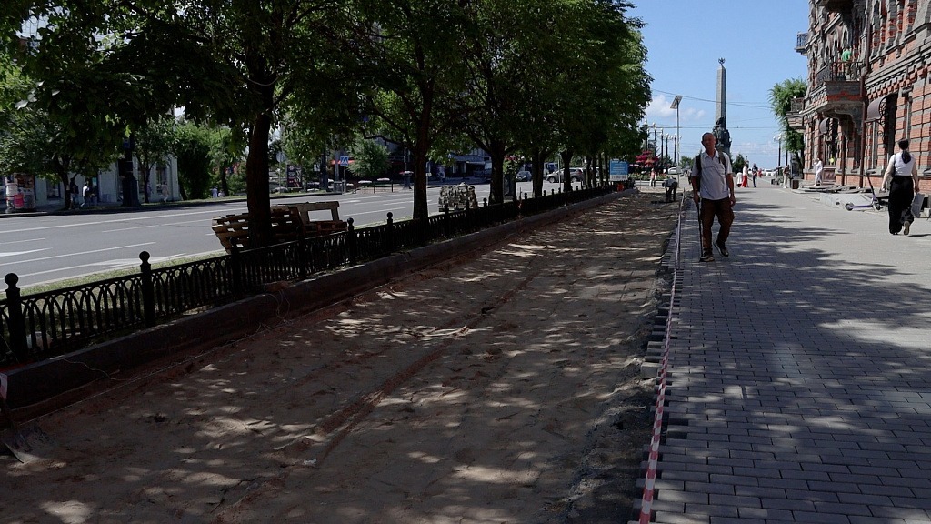 Сергей Кравчук лично проверил качество ремонта дорог и тротуаров Хабаровска