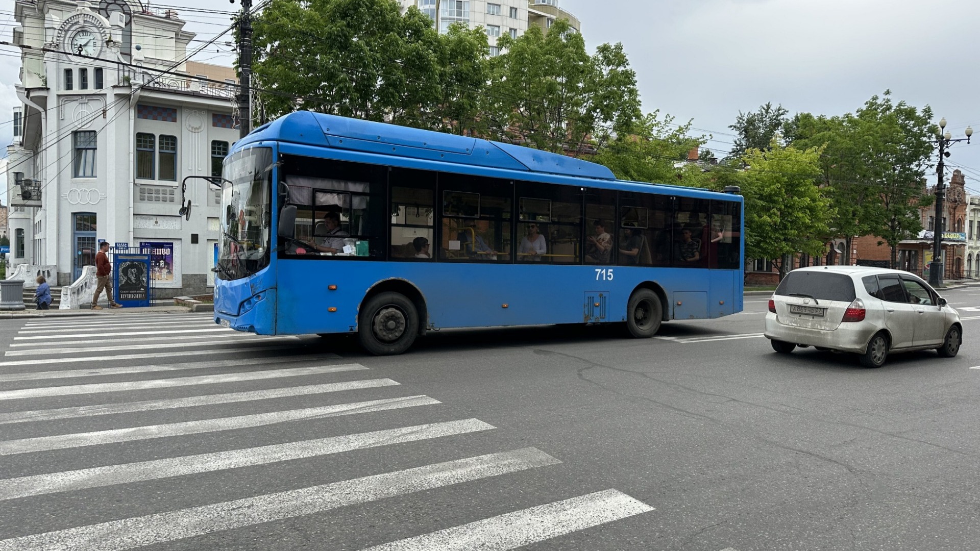 Борьбу с грязными автобусами начал крупный перевозчик Хабаровска