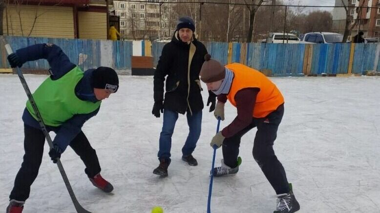 Турнир по хоккею с мячом среди дворовых команд прошел в Хабаровске