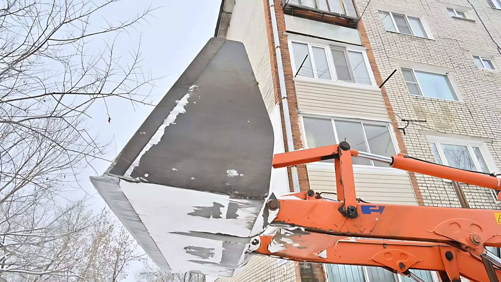 76 единиц снегоуборочной техники работает ежедневно во дворах Хабаровска