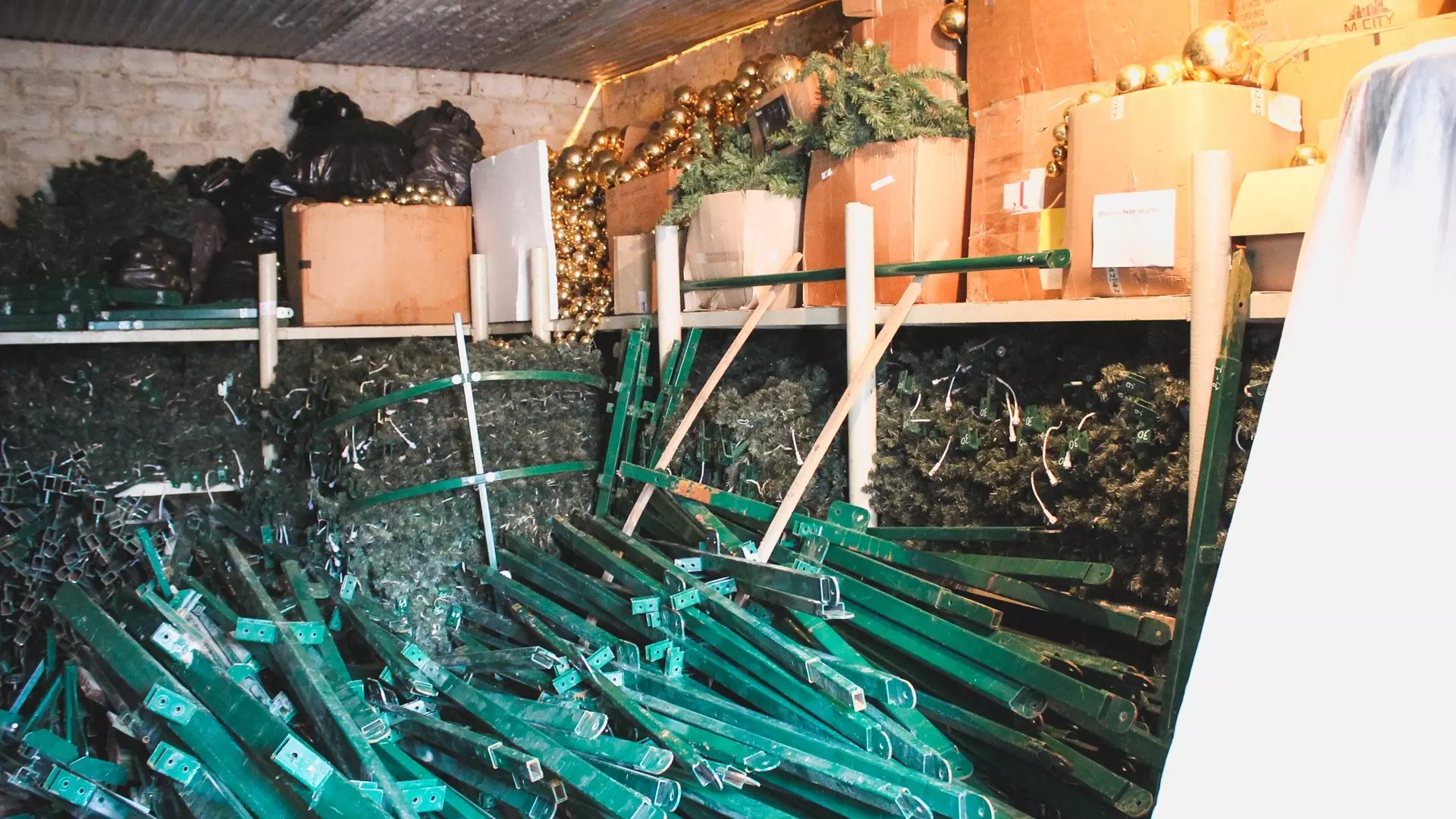 РЭО сообщил об ответственности производителей искусственных елок за их утилизацию