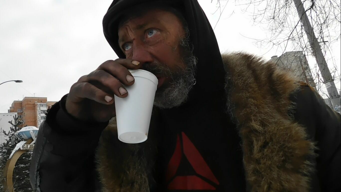 Бездомным пережить аномальные холода помогают власть и общественники в Хабаровске
