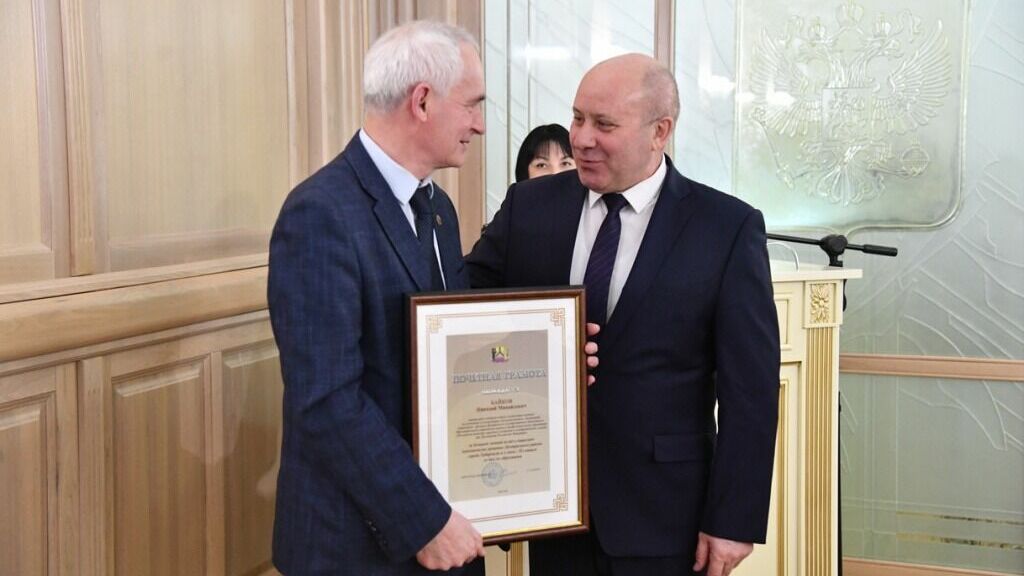 Мэр Хабаровска наградил лучших работников администрации Центрального района