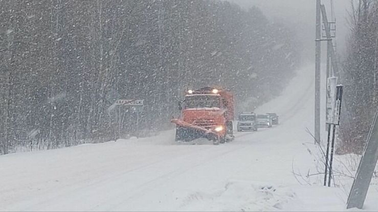 Дорожники Хабаровского края успешно справляются с последствиями снежного циклона