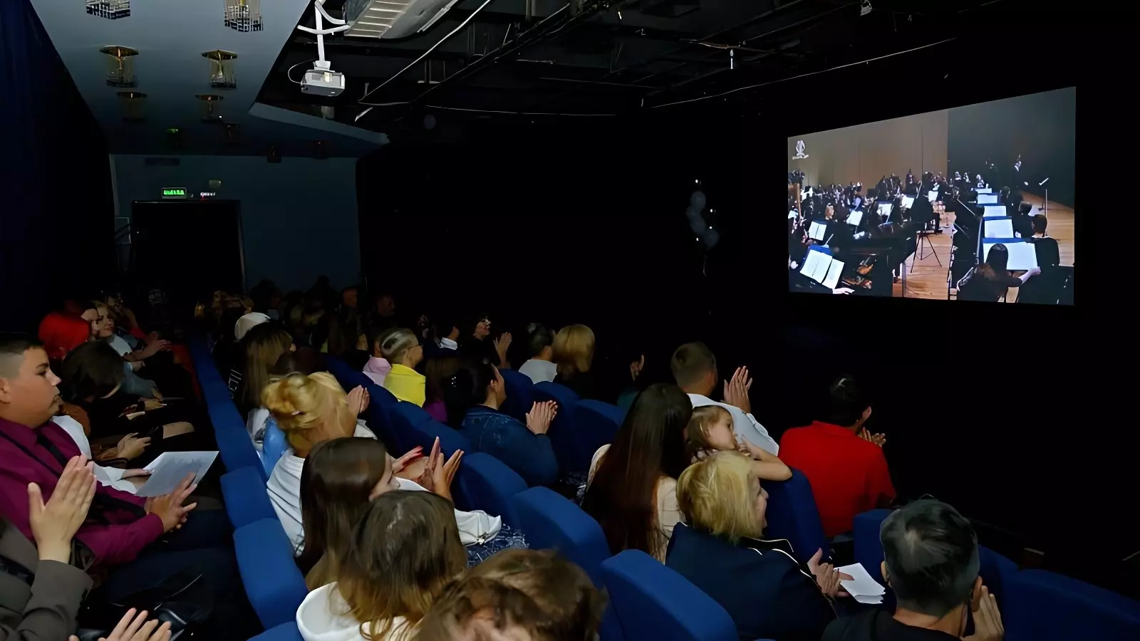 Концерты известных коллективов России показывают в Хабаровском крае