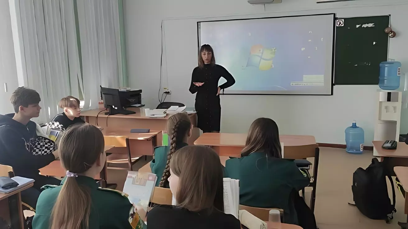 Школьникам читают лекции наркологи и полицейские Хабаровска