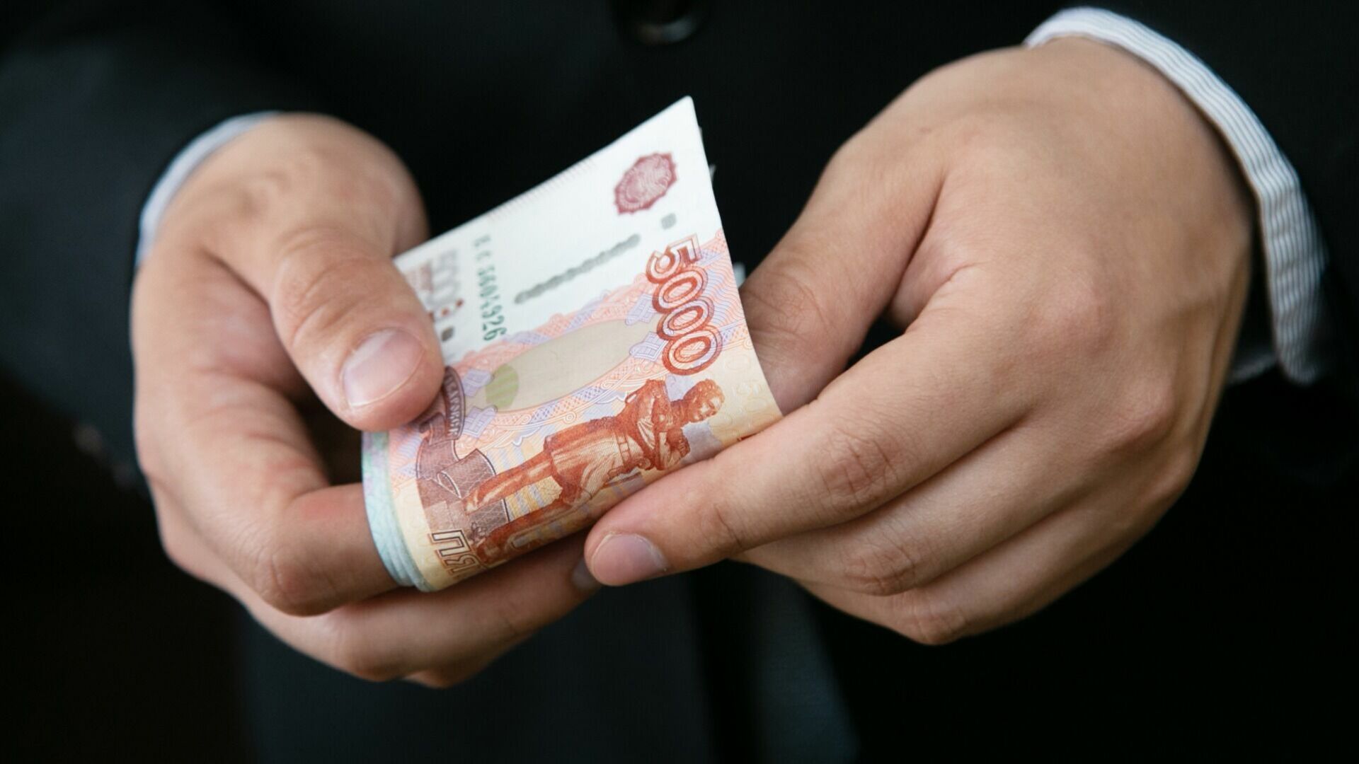 На иностранца завели уголовное дело за дачу взятки в Хабаровском крае