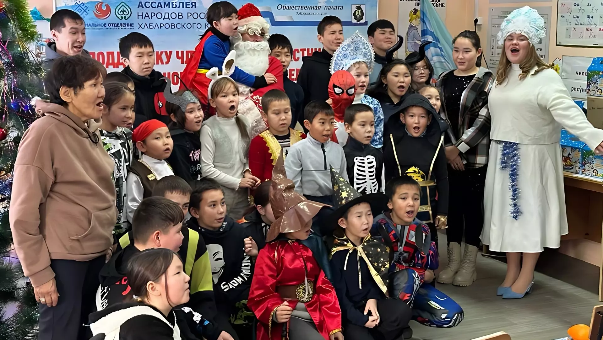 Удэгейским детям привезли новогодние гостинцы из Хабаровска