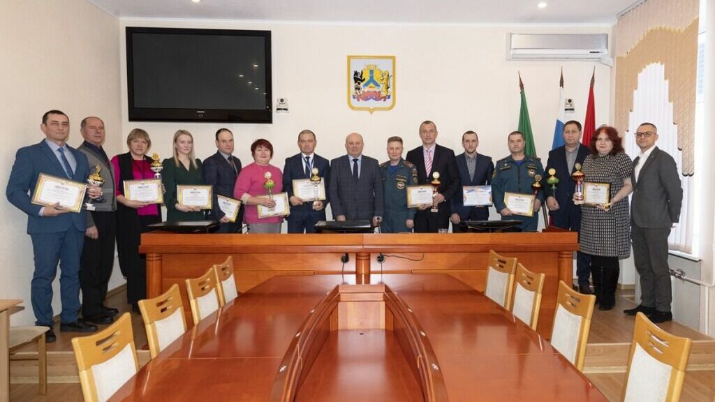 Мэр Хабаровска наградил победителей конкурса защитных сооружений гражданской обороны