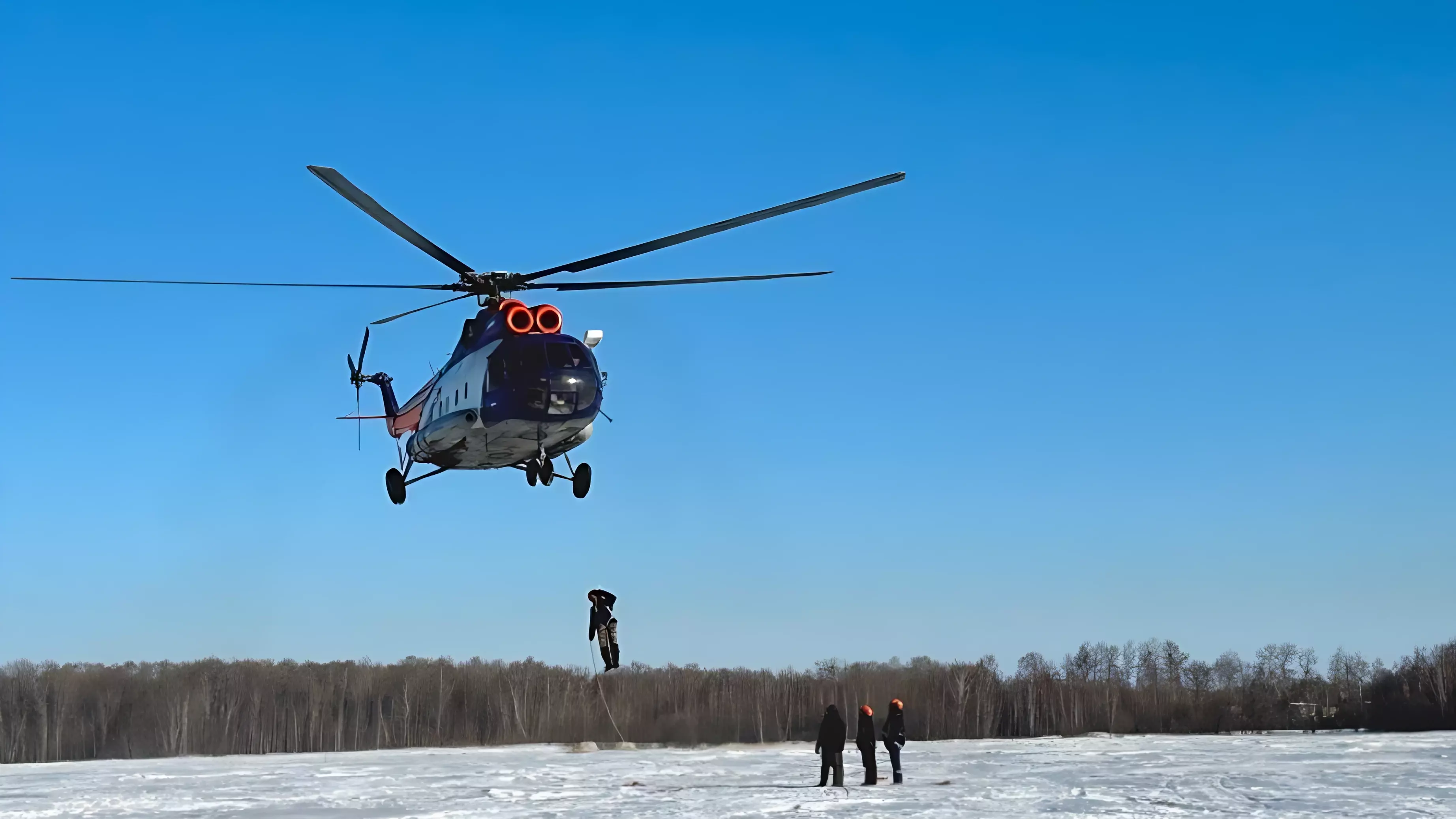 Таежные пожарные отработали навыки десантирования в Хабаровском крае