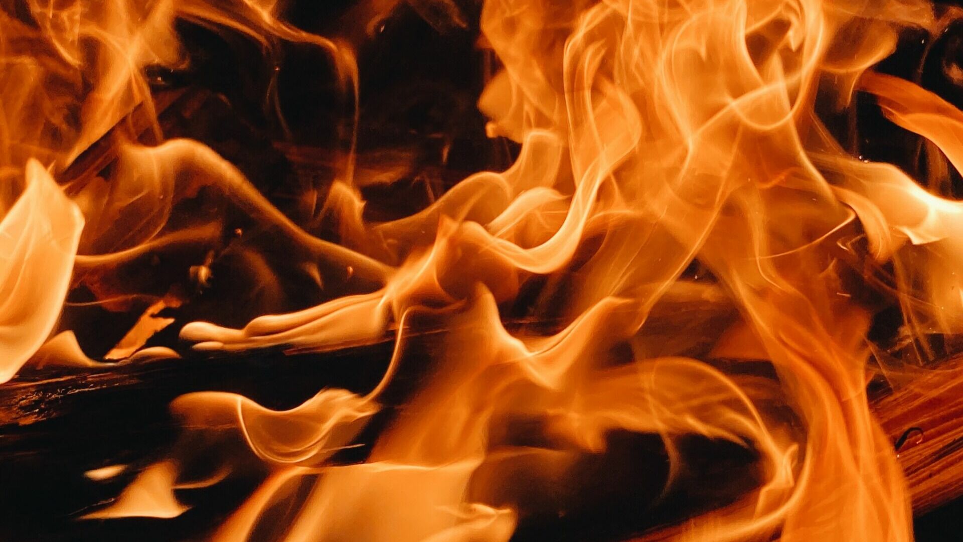 В пожаре на улице Истомина пострадало четыре человека в Хабаровске