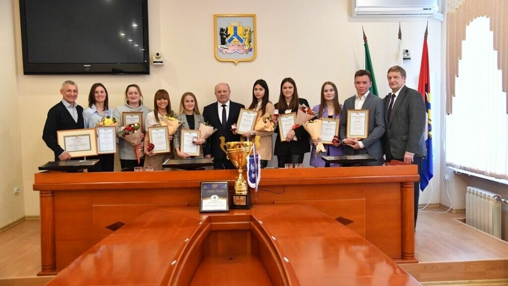 Мэр Хабаровска наградил лучших спортсменов города