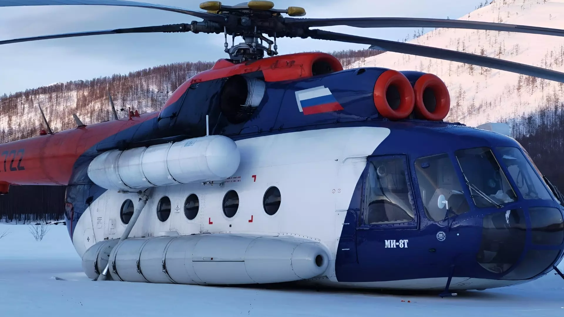 Аварийную посадку совершил вертолет Ми-8 на севере Хабаровского края