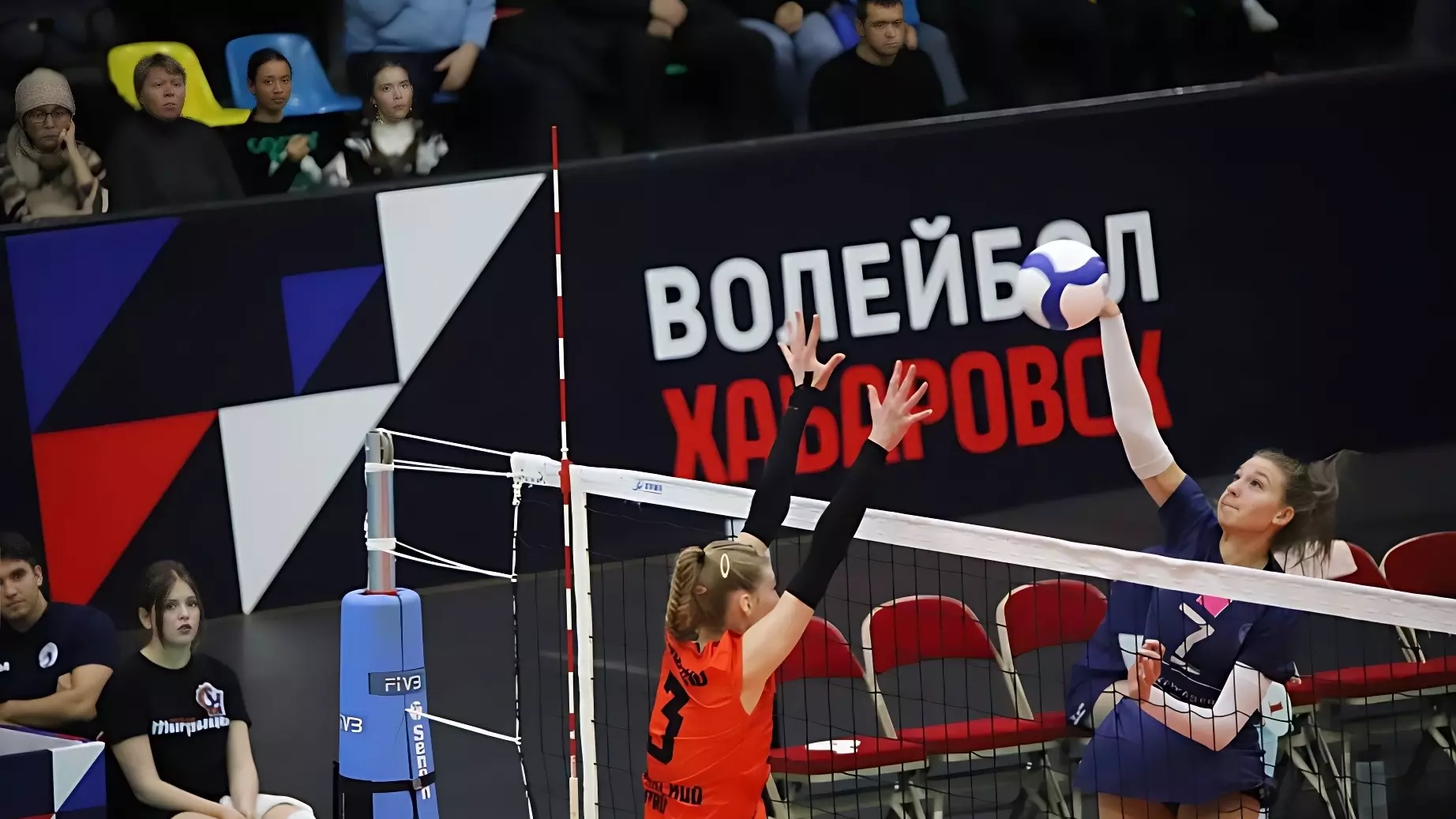 Домашние волейбольные игры среди женщин стартовали в Хабаровске