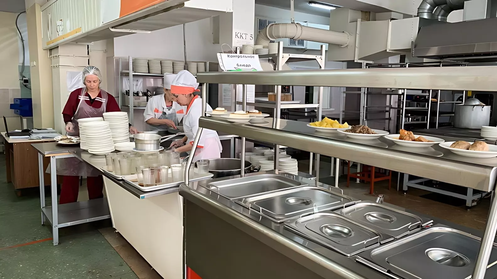 Стоимость обедов компенсируют работникам завода в Комсомольске-на-Амуре