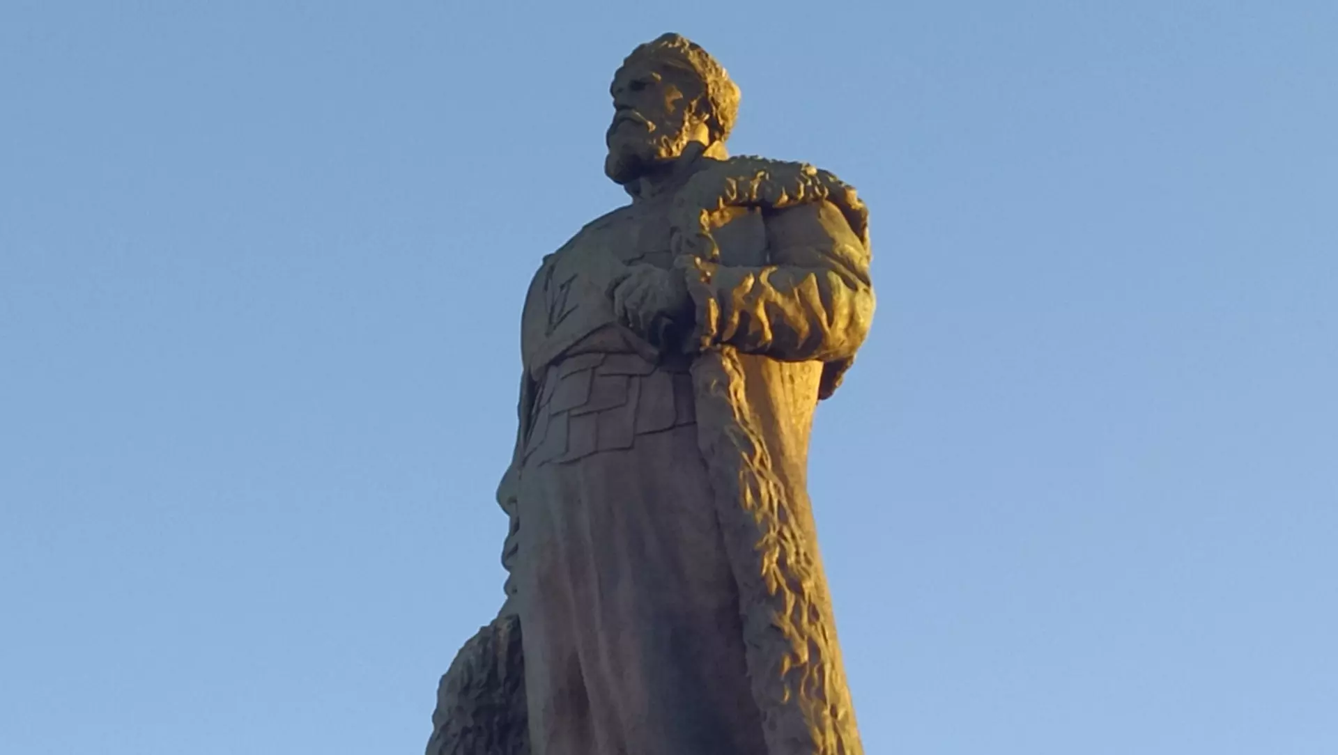 памятник Ерофею Хабаровсву в Хабаровске