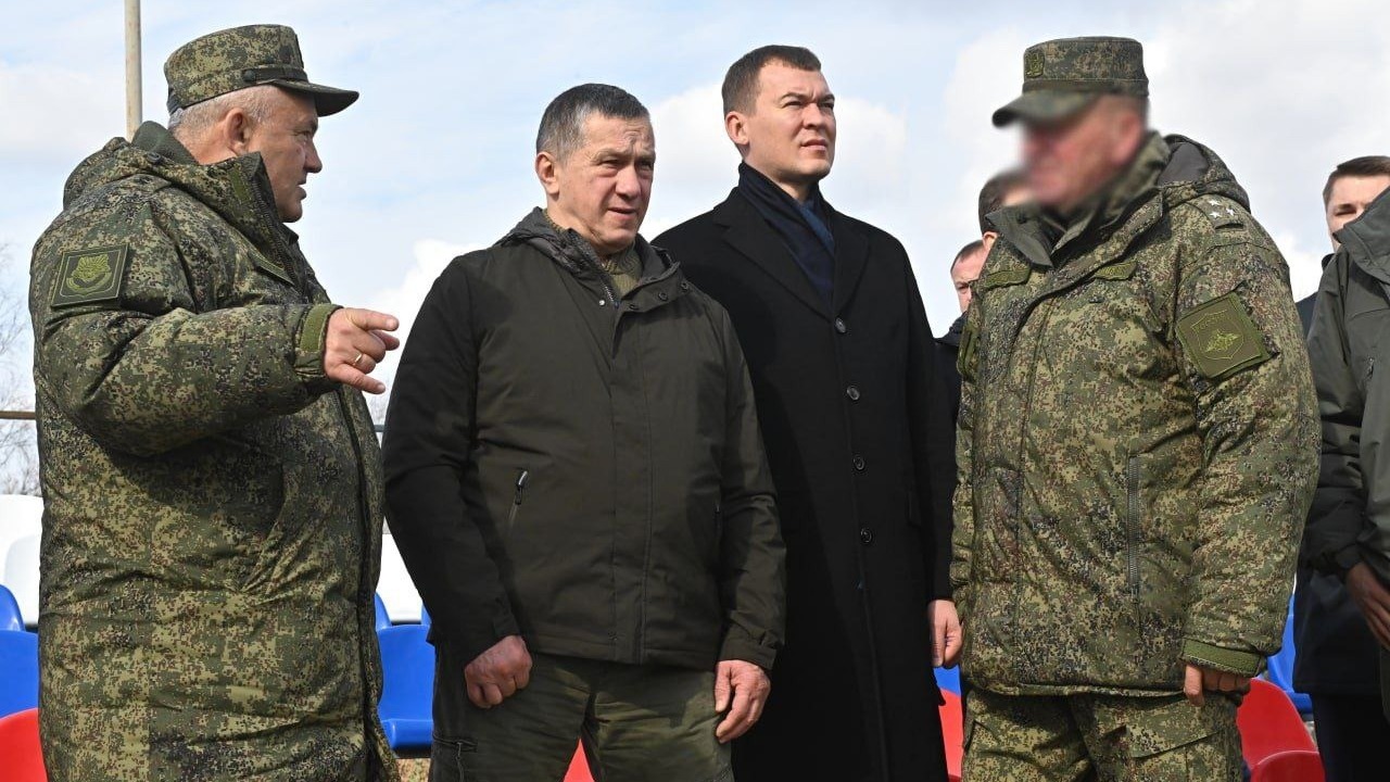 Михаил Дегтярев и юрий Трнев встретились с мобилизованными в Хабаровском районе