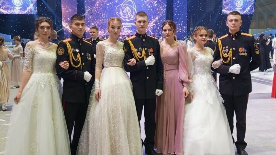 Хабаровские кадеты выступили на международном балу в Москве