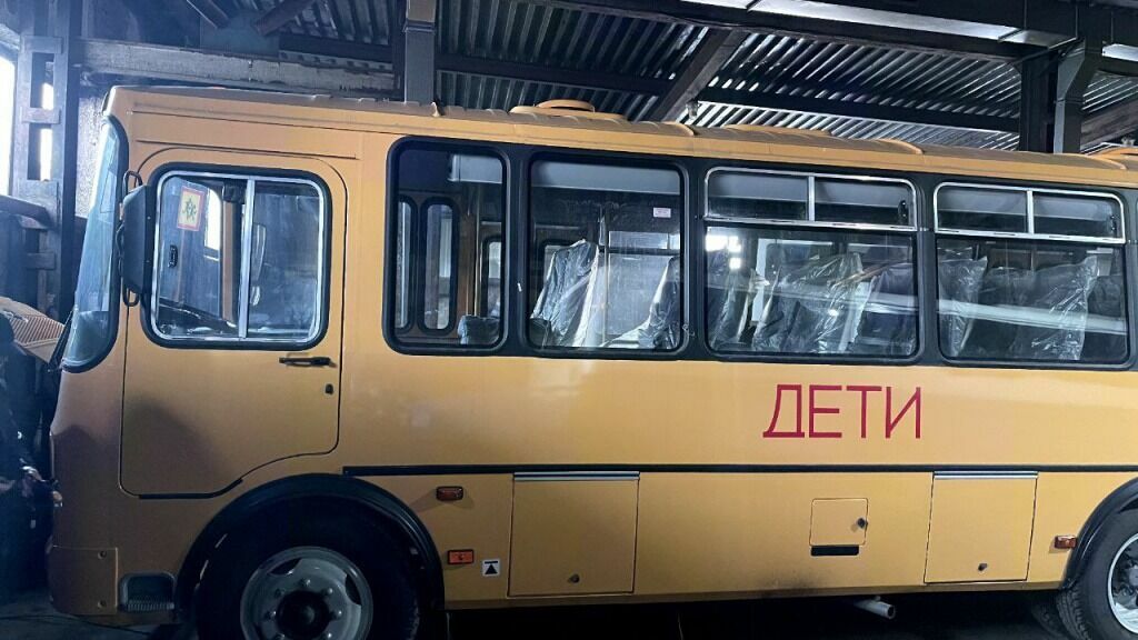 Несколько школ в Хабаровске получили новые автобусы