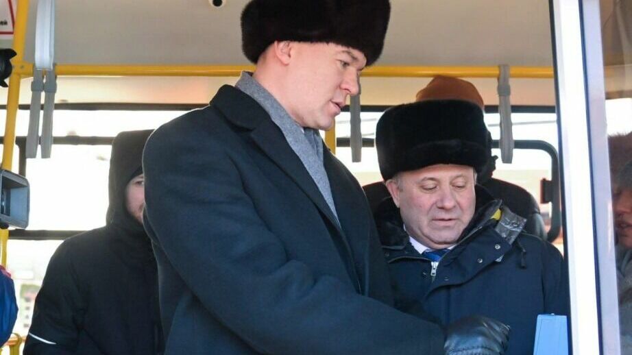Губернатор Хабаровского края проинспектировал новые троллейбусы с автономным ходом