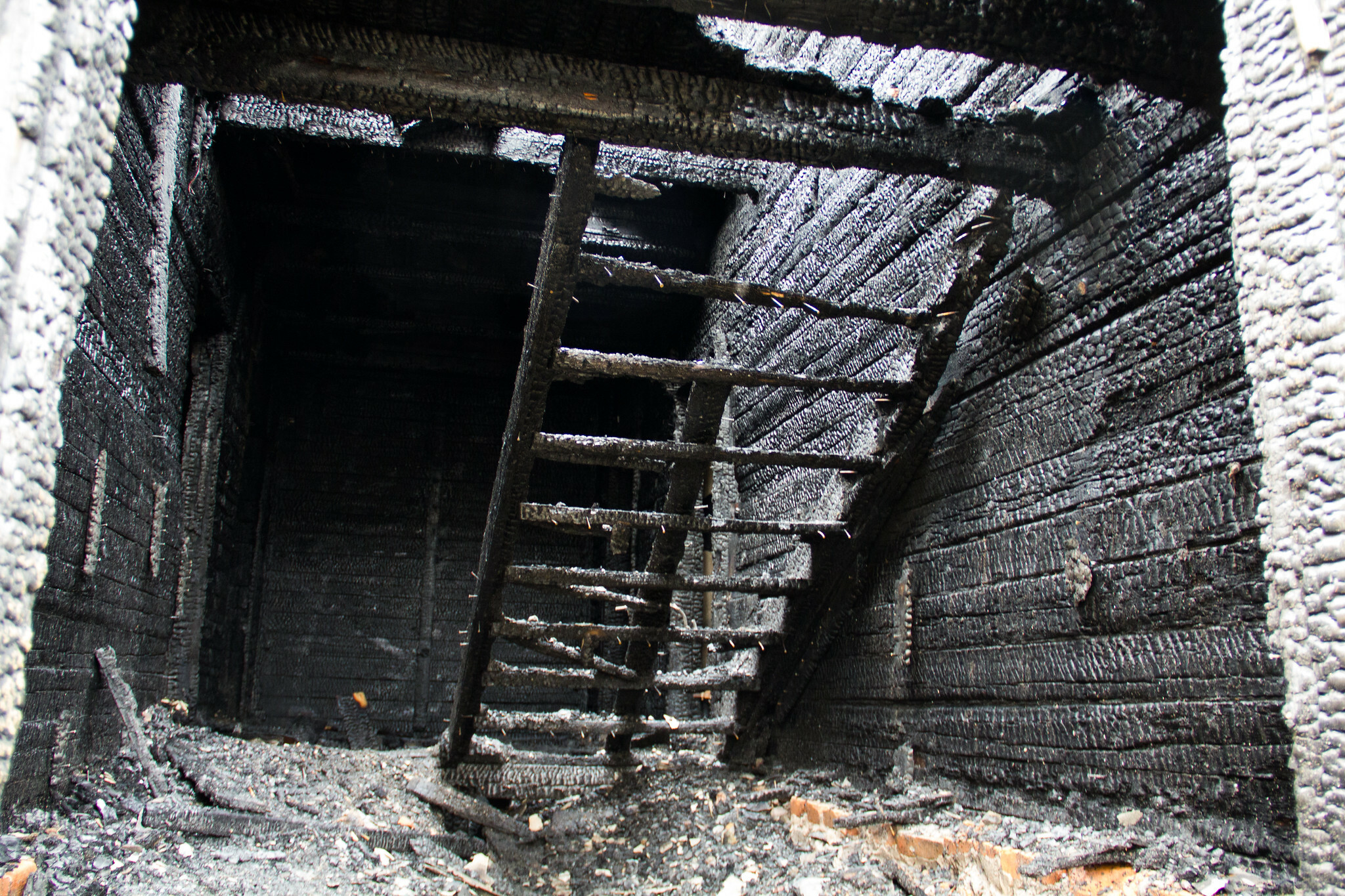 Недостроенный спортивный комплекс загорелся в Комсомольске-на-Амуре