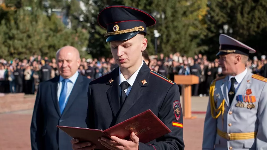 Церемония присяги прошла у мемориала Вечного огня в Хабаровске