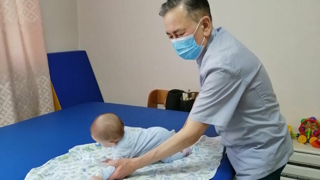 В Улан-Удэ теплоэнергетики помогли купить терапевтический стол для дома ребенка