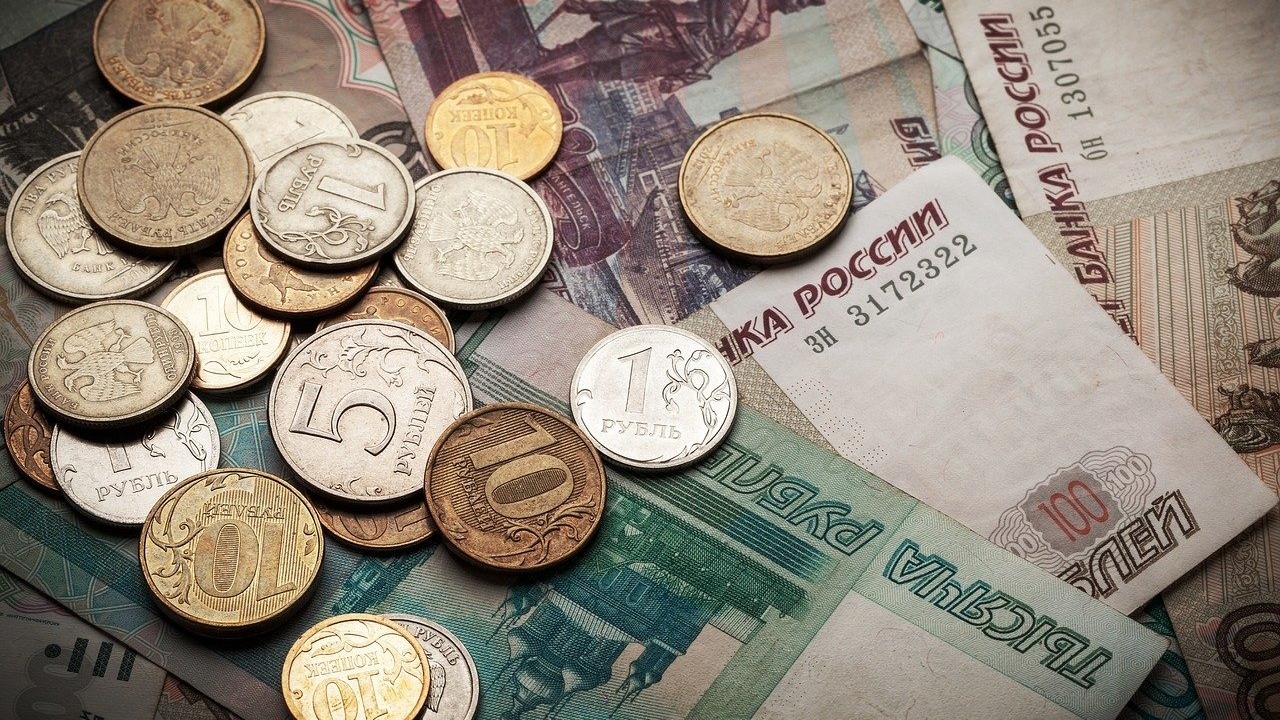 Миллион рублей на красной икре заработал аферист из Хабаровска