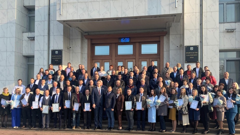 120 работников дорожной отрасли наградили в Хабаровском крае