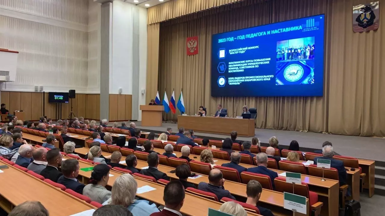 заседание правительства Хабаровского края под председательством губернатора Михаила Дегтярева