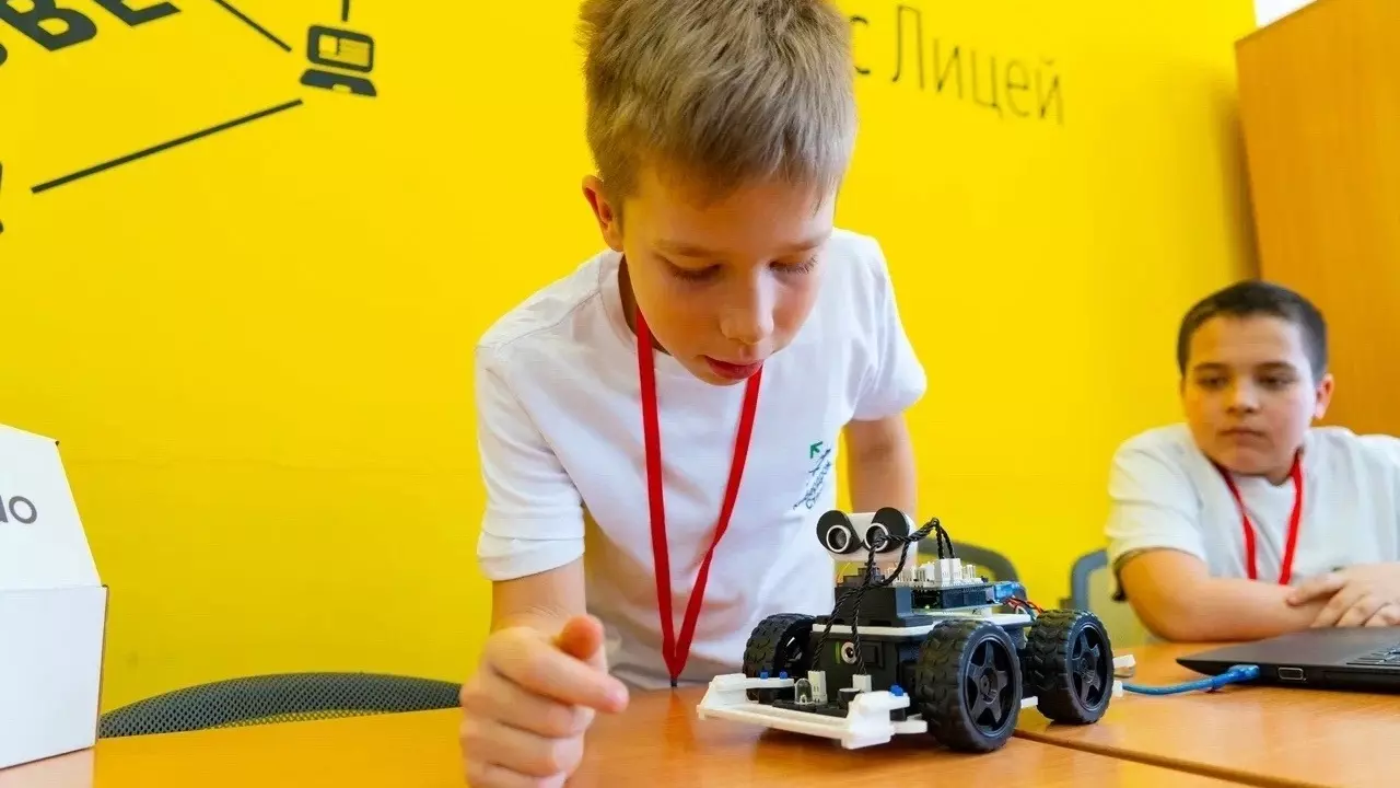 Сто школьников покажут мастерство в управлениями роботами в Хабаровске