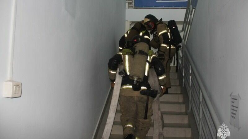 Пожарные Хабаровска отработали действия в случае возгорания в спортивном комплексе