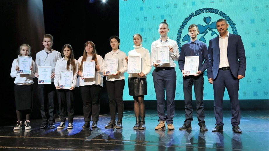 Победителей и призеров детских инклюзивных творческих игр наградили в Хабаровске