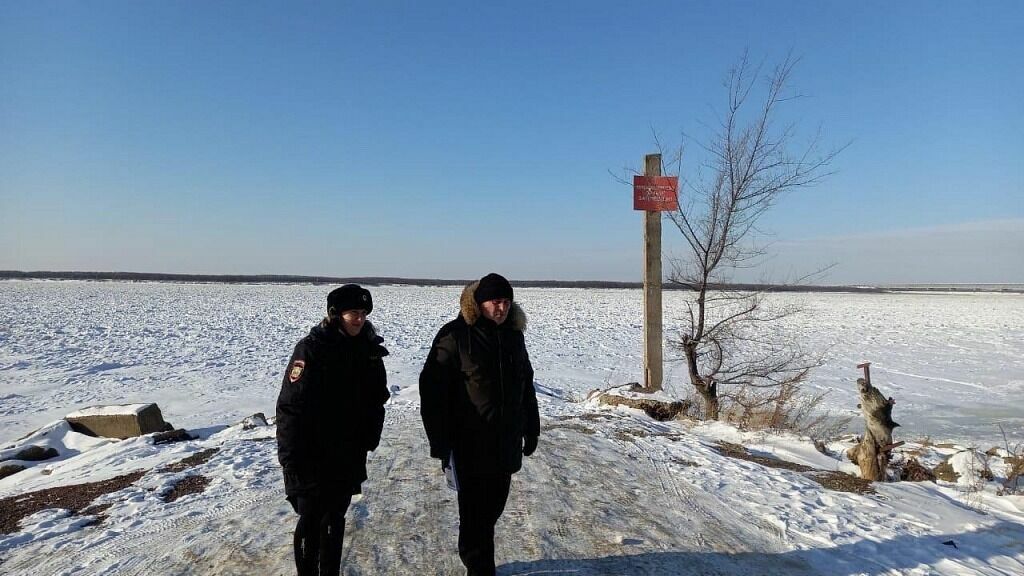 Хабаровчан предупреждают об опасности прогулок по амурскому льду