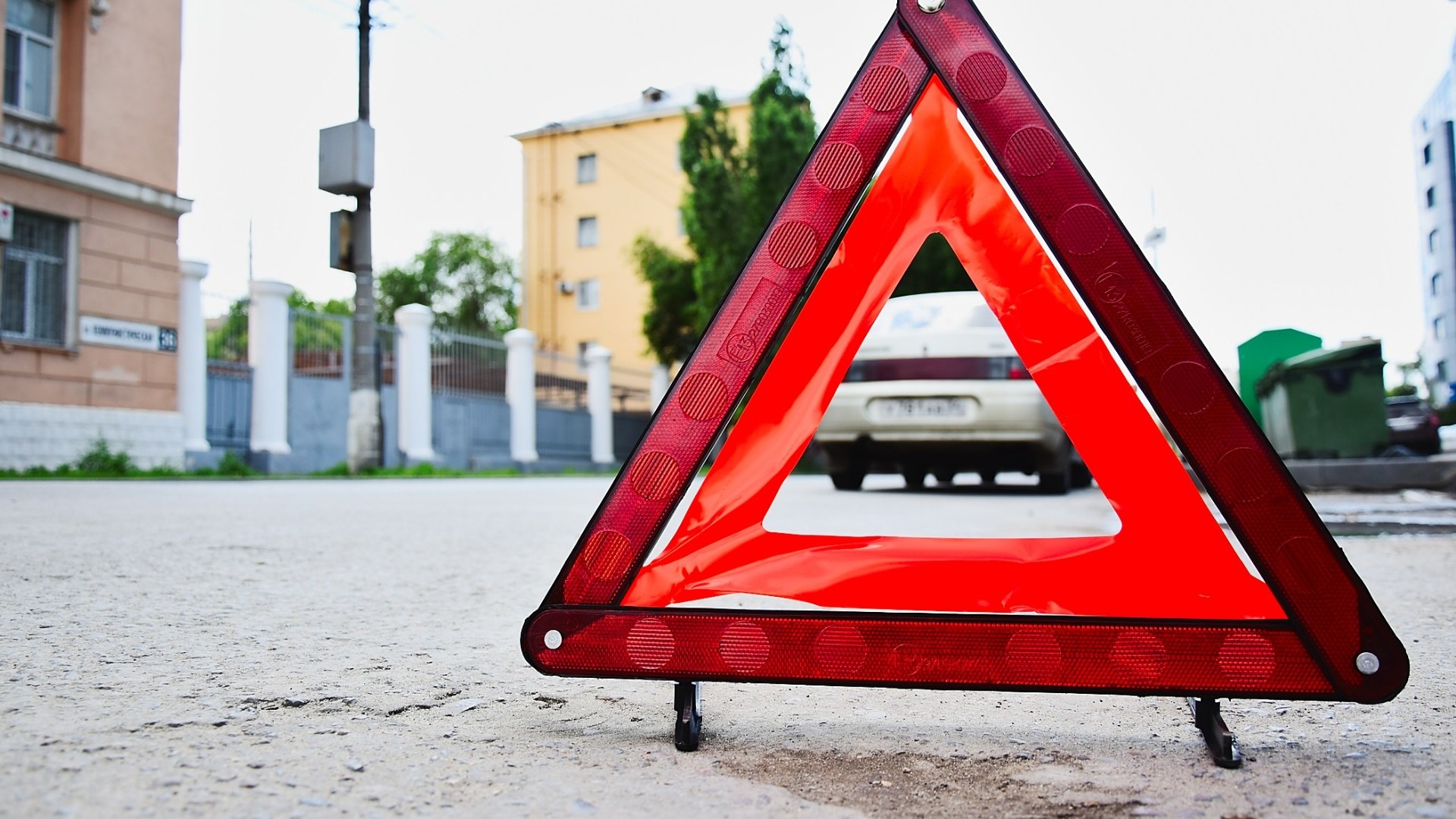 Toyota врезалась в трамвай №1 на Шеронова в Хабаровске