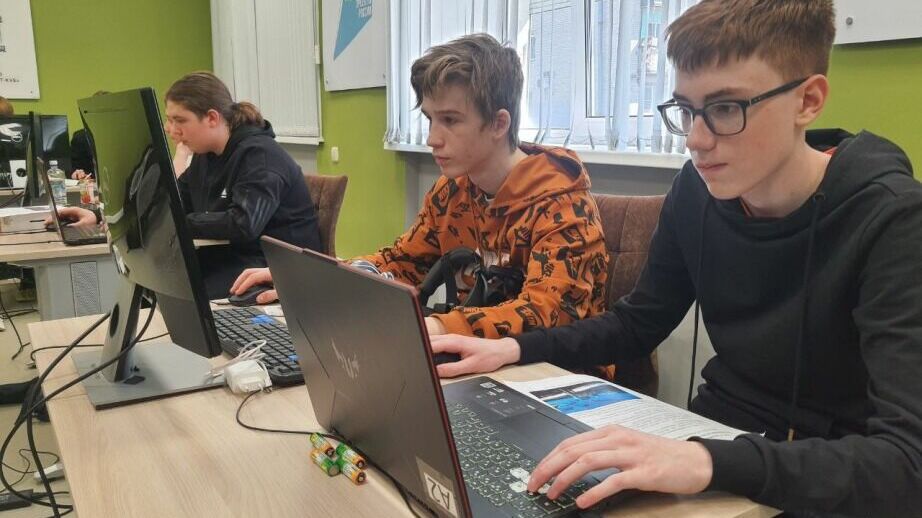 Приложения для обучения персонала разработали школьники в Хабаровском крае