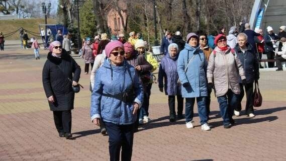 Десять тысяч шагов здоровья сделали пенсионеры в Хабаровске