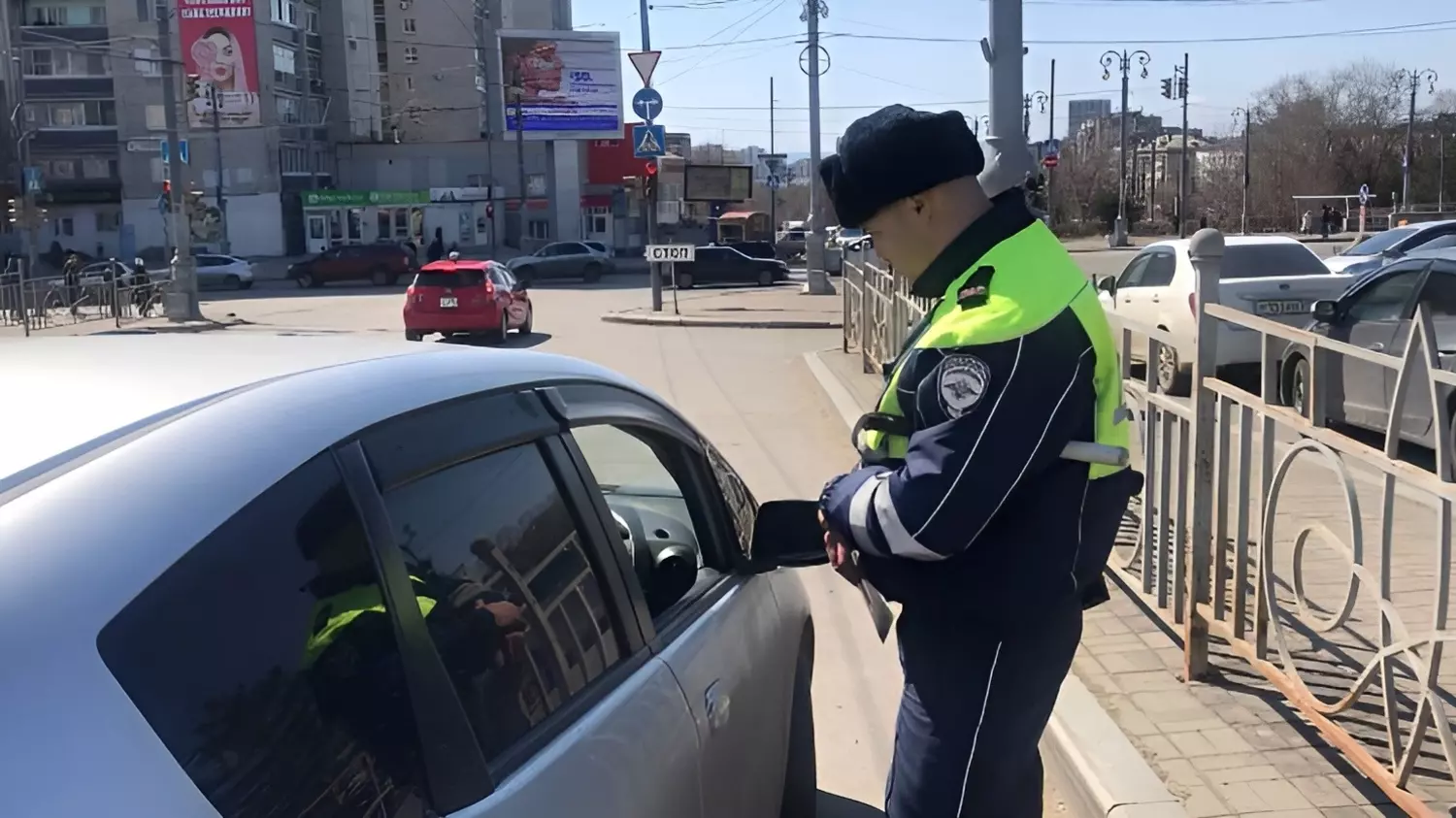 24 наряда ДПС следят за порядком в Хабаровске