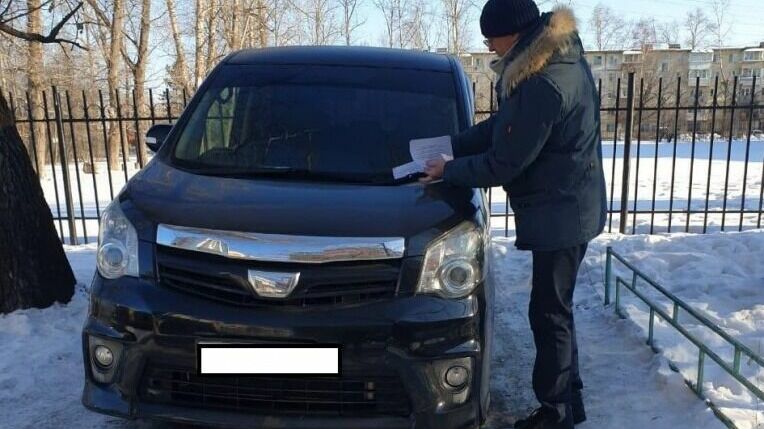 Припаркованные на газонах автомобили будут штрафовать в Хабаровске