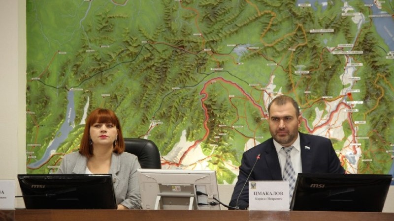 Законопроект о бюджете Хабаровского края обсудили в Закдуме региона.