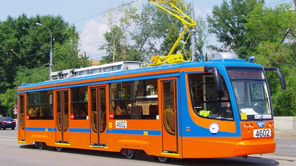 Трамвай загорелся на улице Волочаевская в Хабаровске