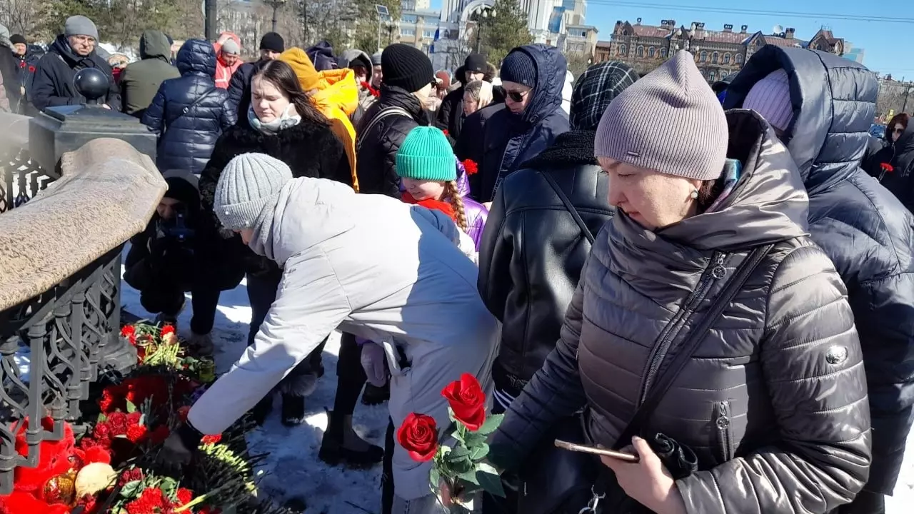Митинг скорби по погибшим в теракте в Подмосковье прошел в Хабаровске